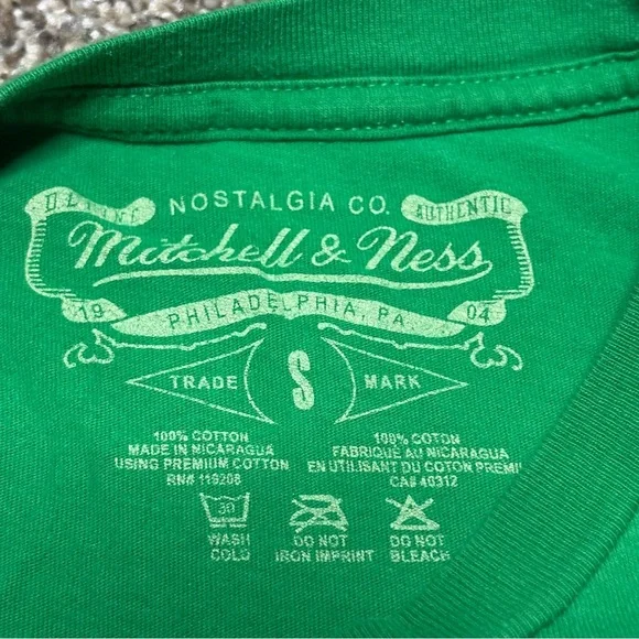 Mitchell & Ness Hardwood Classics Women’s Small Dallas Mavericks Tee - Picture 6 of 9